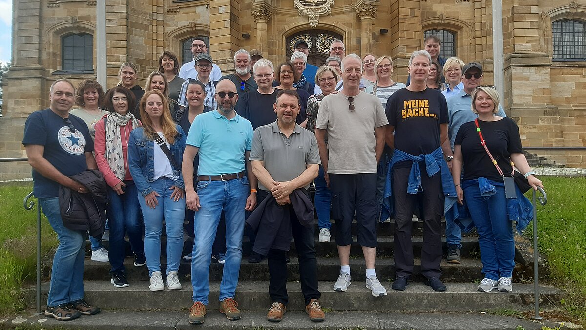 Theatergruppe Arzbach vor der Basilika Vierzehnheiligen Theatergruppe des Kirchortes Arzbach auf Bamberg-Tour