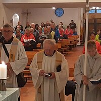 Pilger aus Dornburg, Elbtal und Waldbrunn besuchten Arzbach