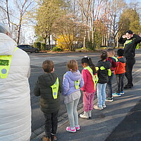 Vorschulkinder der Kita St. Peter Montabaur üben sich in Verkehrssicherheit