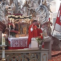 Kaplan Sven Georg Merten am Gnadenaltar von Vierzehnheiligen bei der Messfeier