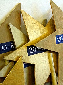 stern, sterne, sternsinger, drei, könige, dreikönigssingen, sternsingen, singen, bethlehem, caspar, melchior, balthasar, c+m+b, segen, christus, mansionem, benedicat, segne, dieses, haus, brauchtum, symbol, kirche, januar