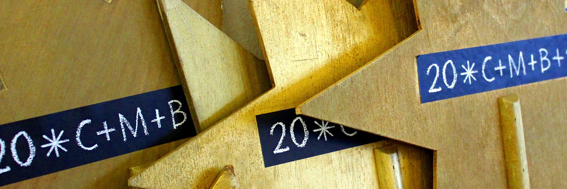 stern, sterne, sternsinger, drei, könige, dreikönigssingen, sternsingen, singen, bethlehem, caspar, melchior, balthasar, c+m+b, segen, christus, mansionem, benedicat, segne, dieses, haus, brauchtum, symbol, kirche, januar