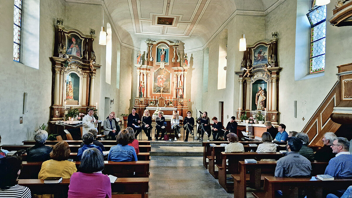 Gottesdienst 12 Zeugen. 12 Kirchen. 1 Pfarrei.