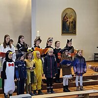 In Kostümen zur Familienmesse in St. Anna