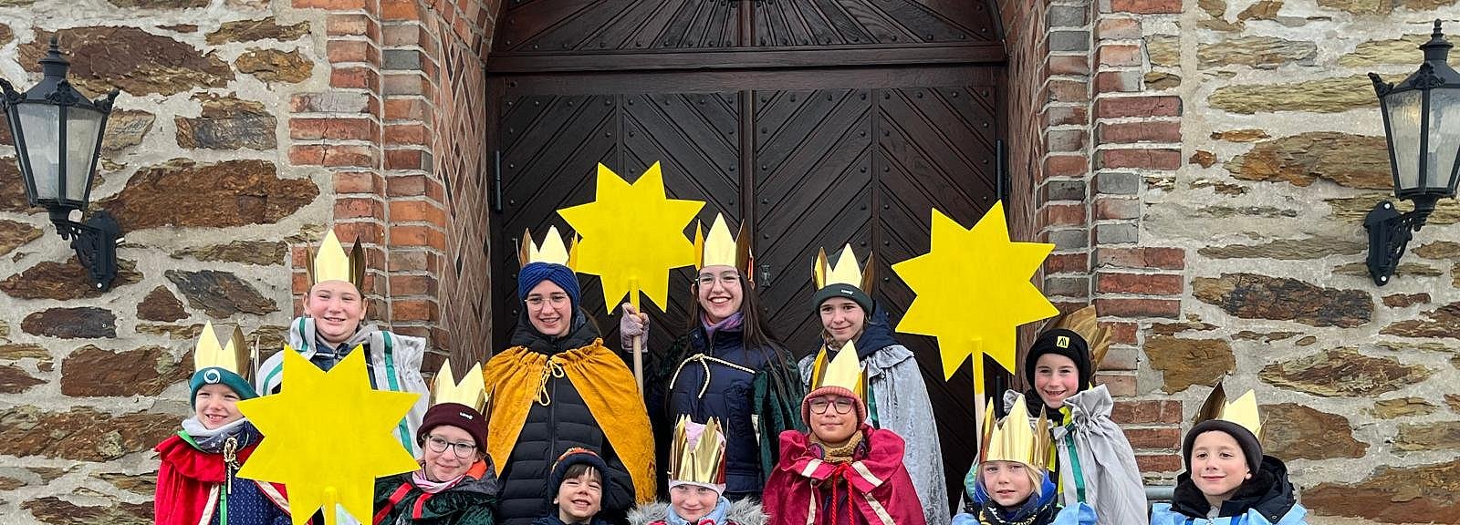 (von links) Hannah Weidenfeller, Marie Schlosser, Greta Tietz, Mia und Michael Kuchendorf, Emma Michels, Claire Gombert, Frieda Tietz, Emilia Keller, Thiemo Heming, Tom Bicking und Lennard Weis.